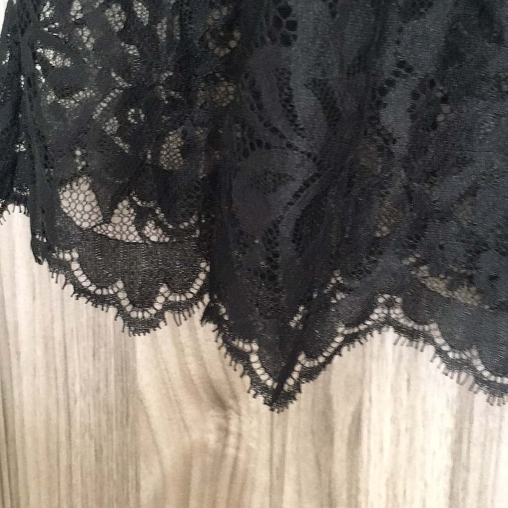 Express Lace Tank - Picture 2 of 3
